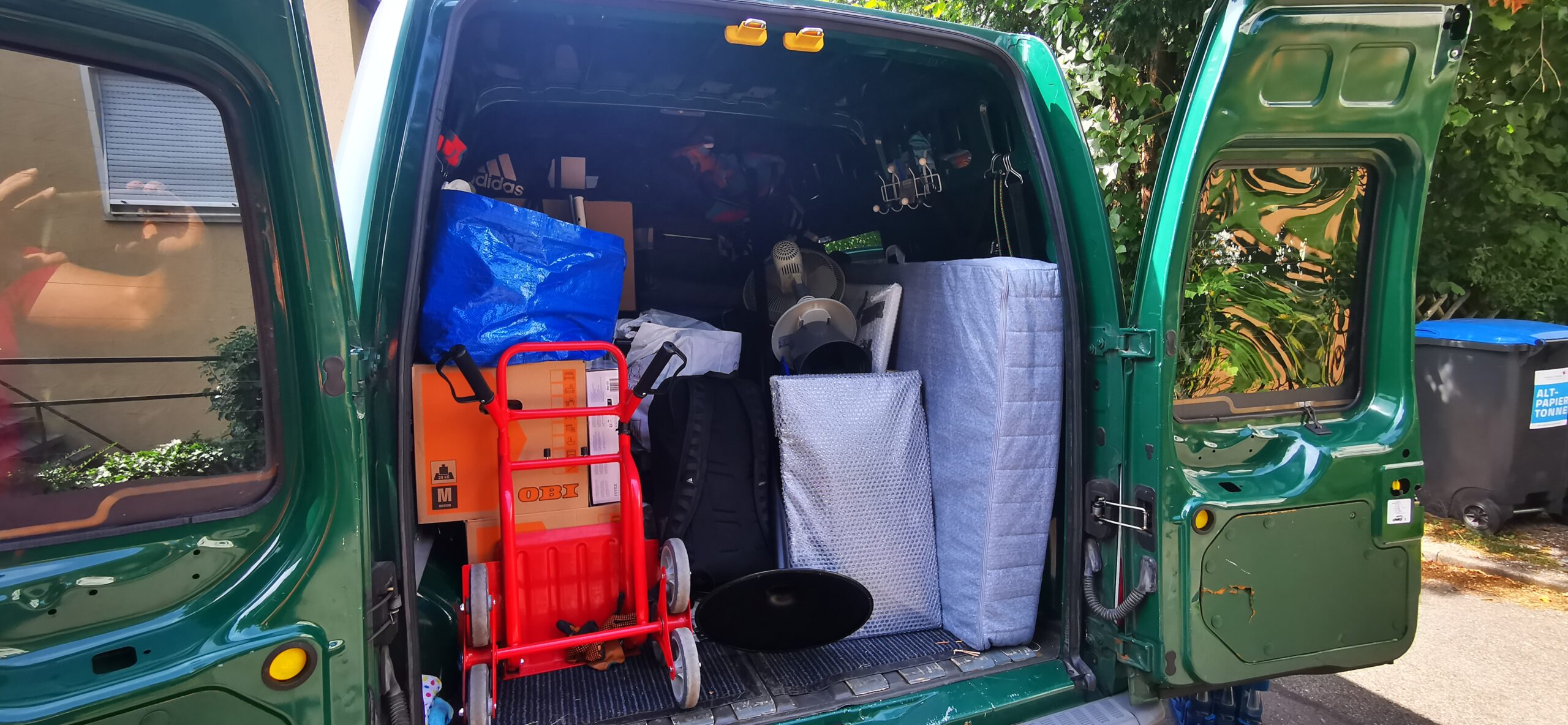 Umzug mit dem Transporter ins neue WG-Zimmer